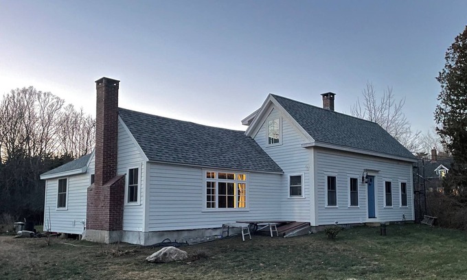 Pemaquid Harbor Casa | Couples' retreat on Pemaquid Harbor, two houses from water & minutes from beach!
