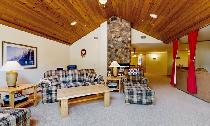 Arkdale Condominio | Course View Condo, with Jetted Tub, Fireplace, Shared Pool & Resort Amenities
