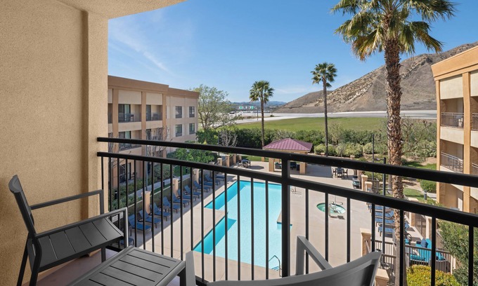 Valencia Hotel | Courtyard by Marriott Santa Clarita Valencia