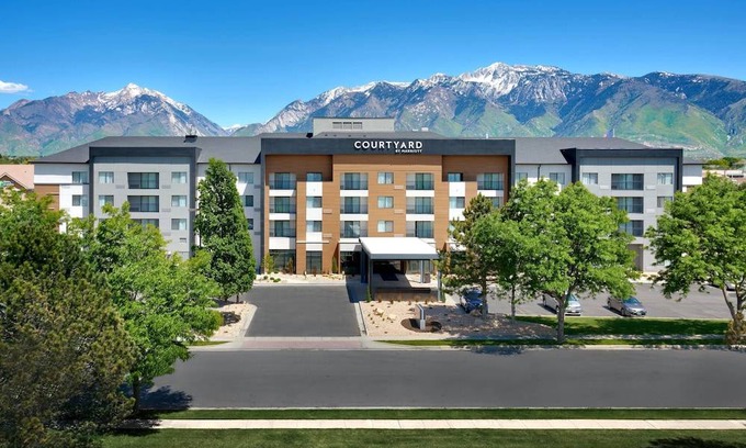Sandy Hotel | Courtyard by Marriott Sandy