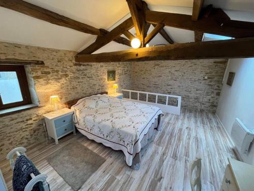 Bazoges-en-Pareds Casa | Courtyard cosy cottage