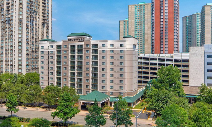 Newport Hotel | Courtyard Jersey City Newport