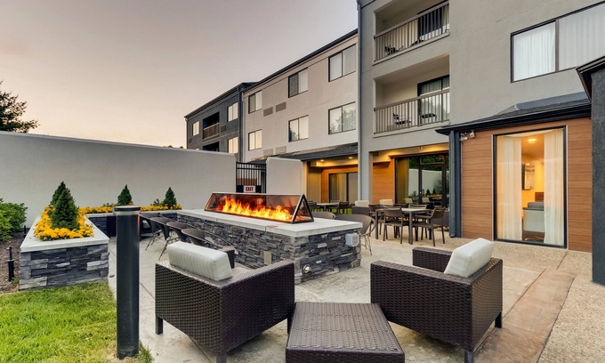 Lexington Hotel | Courtyard Lexington South/Hamburg Place