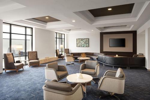 Highland Park Hotel | Courtyard Louisville Airport