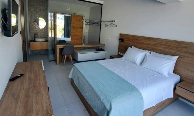 Pefkos Apartamento | Courtyard Luxury Suites “ APOSTOLOS”