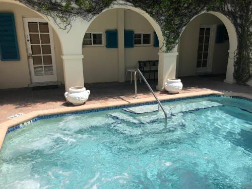 East Fort Lauderdale Hotel | Courtyard Villa Hotel