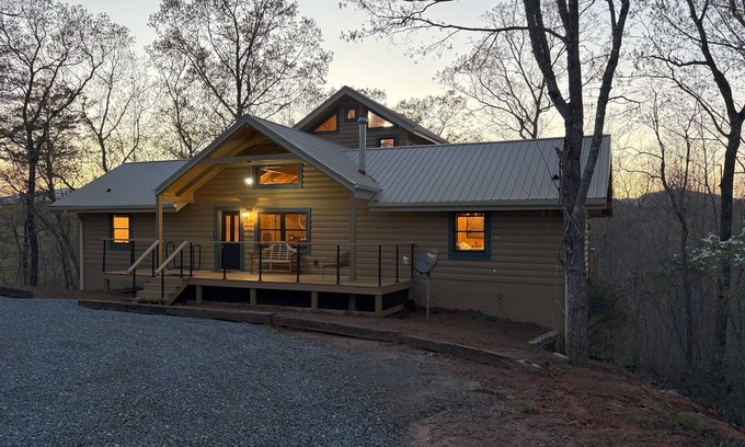 Rutherfordton Casa | Cove Creek Preserve Hilltop Home