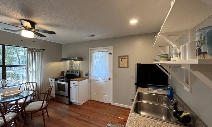 Olde Town Cabaña | Cove House in Downtown Olde Bluffton