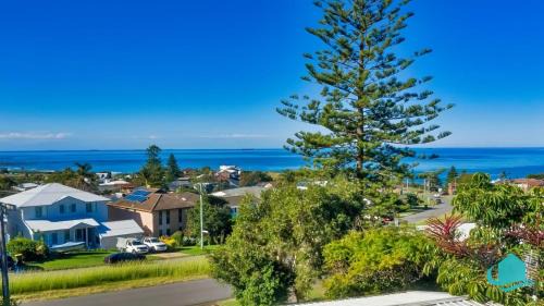 Caves Beach Casa | Cove on Caves - Minutes from the Beach