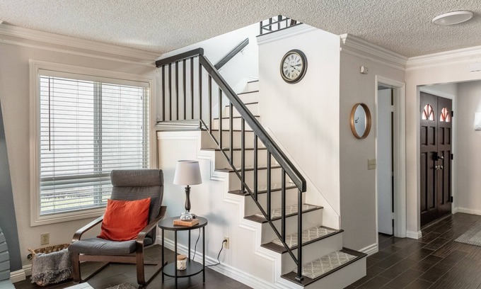 North Hollywood Casa | Covello 3 Br W/ Backyard North Hollywood 3 Bedroom Home by RedAwning