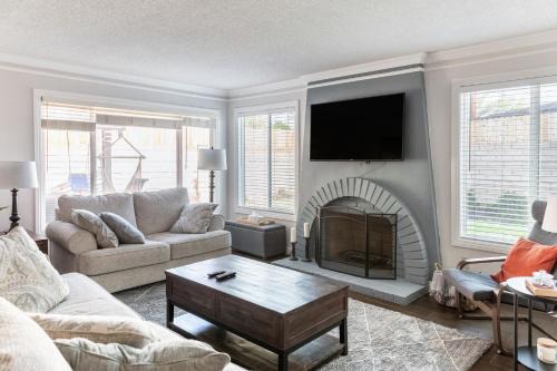 North Hollywood Casa | Covello - 3 BR with backyard - North Hollywood home
