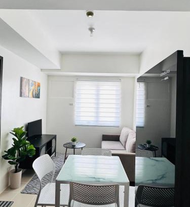 Santa Mesa Casa | Covent Garden Condominium
