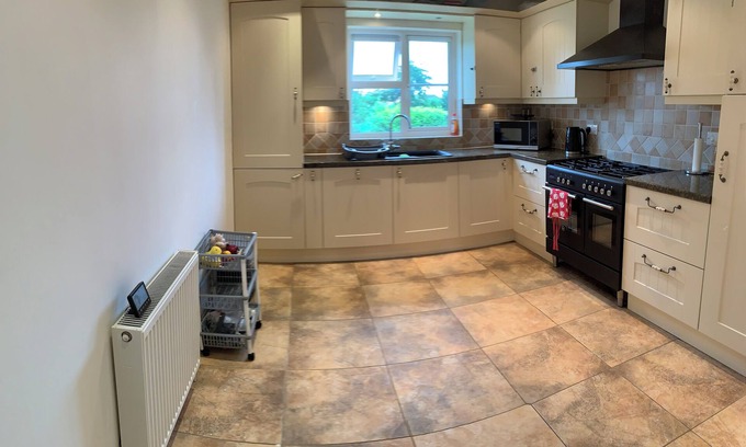Acresford Casa | Coventry Charm - Spacious 3 Bedroom House