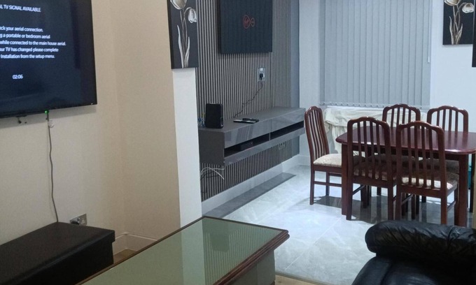Wyken Casa | Coventry Stay - Sleeps 8, Free Parking & Wifi