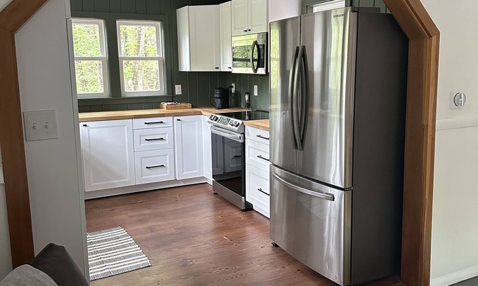 Birchview by the Saco Chalet De Esquí | Covered Bridge Chalet. Five minutes to ATTITASH, riverfront property.