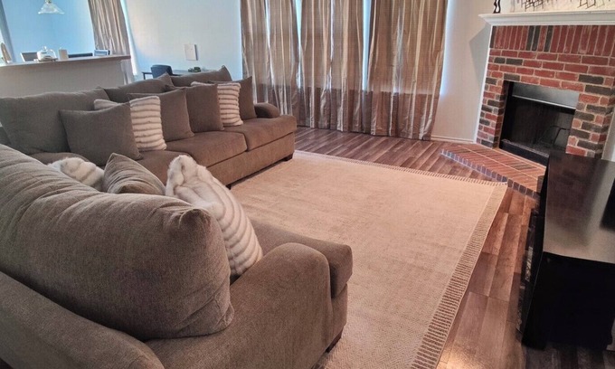 Dallas Casa | Covered in blessings,Charming 3-bedroom house with WiFi, AC in enchanting