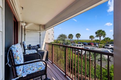 Folly Field Casa | Covered Porch! Queen 2 Twins Sleeper Sofa Bikes & Beach Gear included