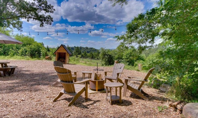 Strasburg Alquiler De RV | Covered Wagon Camping with Valley View, Sleeps 4