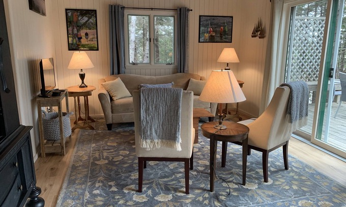 Bernard Casa | Coveside Cottage-on the shore overlooking Bass Hbr