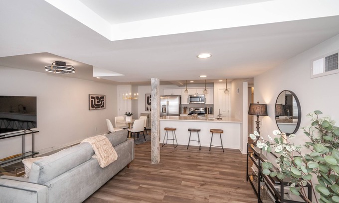 Covington Condominio | Covington Charm 101 | Stunner in DT