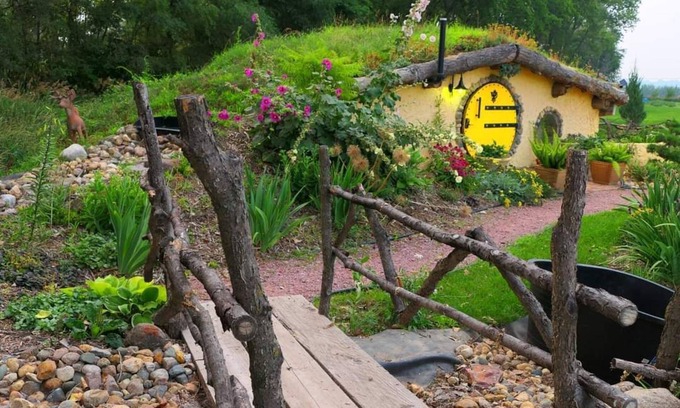 South Sioux City Cabaña | Covington Hobbitlike Cottage