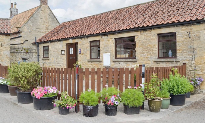 West Heslerton Cabaña | Cow Pasture Cottage - UK2297