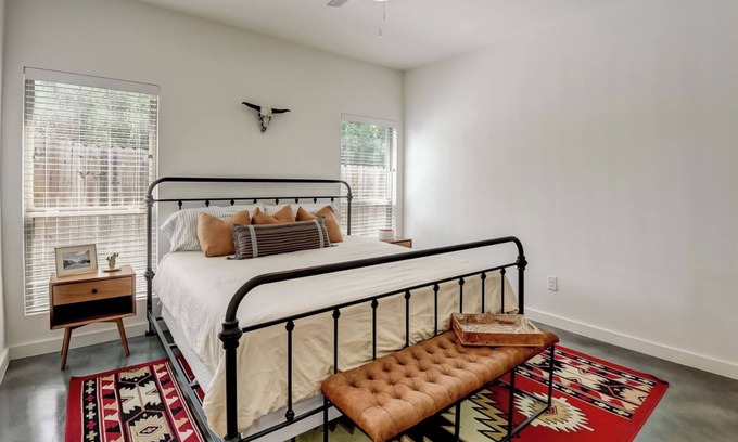Fort Worth Casa | Cowboy Chateau - Stockyards, TCU, Dickies