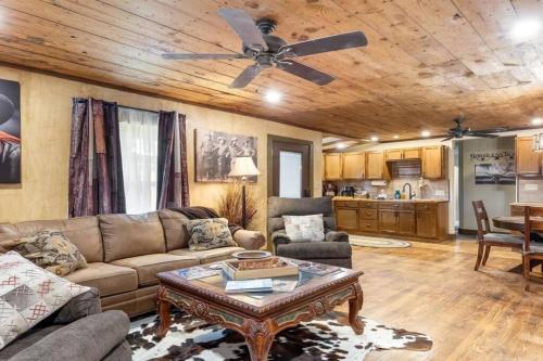 Fort Worth Casa | Cowboy Lodge