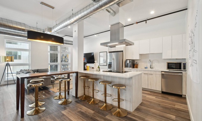 River North Art District Condominio | Cowboy Muse | RiNo Art Lofts