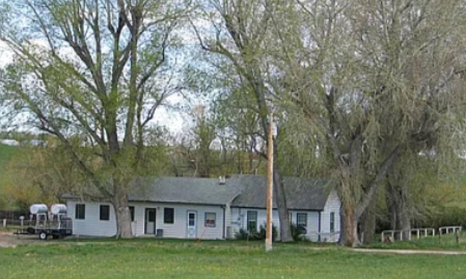 Sheridan Otro | Cowboy quaint 2 bedroom 1 Unit of farmhouse duplex. Near Sheridan Horse Property