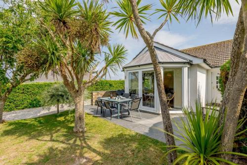 Constantine Bay Casa | Cowries