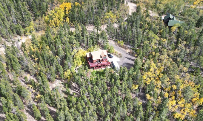 Black Hawk Casa | Coyote Cabin Just 3 miles above Black Hawk CO - A Beautiful Mountain Home