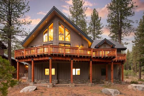 Truckee Casa | Coyote Moon by AvantStay Cabin WSauna Mins from DT Truckee NorthStar
