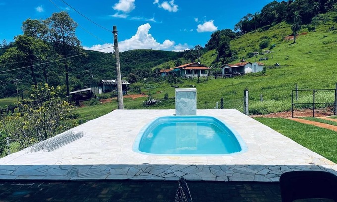 Agua Comprida Casa | Cozy farm in front of the dam, for water sports and fishing.