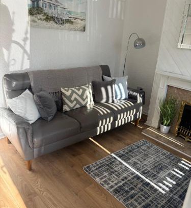 Wolverhampton Casa | Cozee 2-bed home in WV11