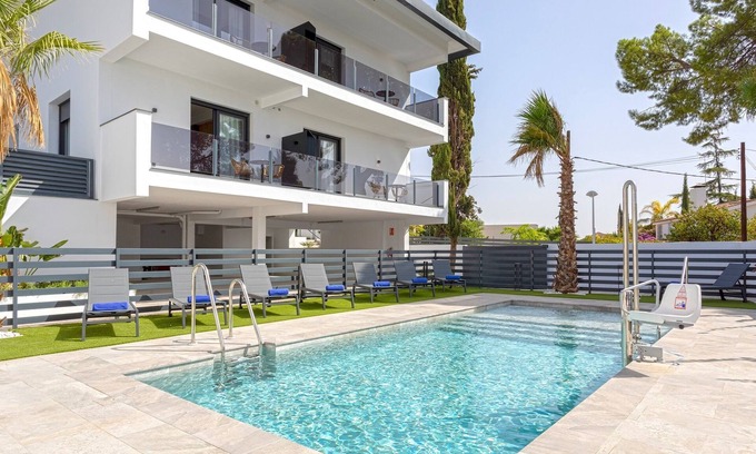 Distrito Norte Sierra Apartamento | Cozy 1 bd apartment with terrace, pool and parking. Arruzafa VII