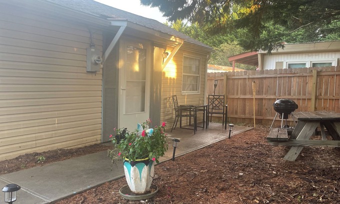 Mount Dora Casa | Cozy 1 bdrm 1 ba efficiency loft w private fenced-in yard perfect for ppl w pets