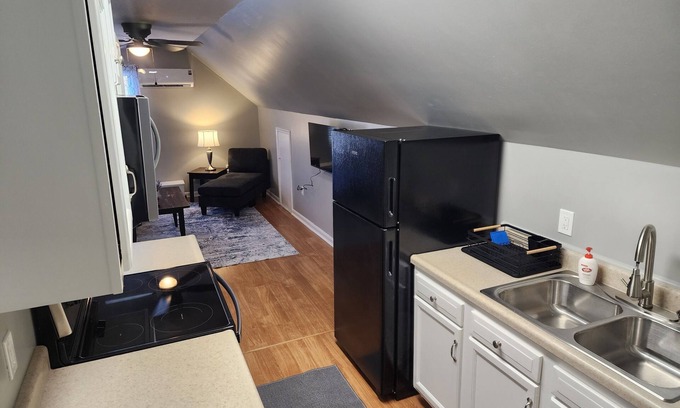 Rock Hall Apartamento | Cozy 1-bedroom 2nd story apartment in center of Rock Hall