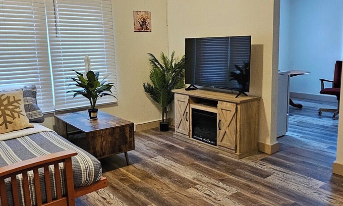 Metaline Falls Apartamento | Cozy 1-bedroom apartment with AC, WiFi in serene Metaline Falls