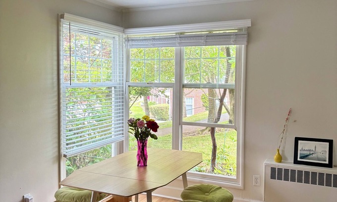 Mercer Island Apartamento | Cozy 1-bedroom apartment in charming Mercer Island with WiFi, tennis courts