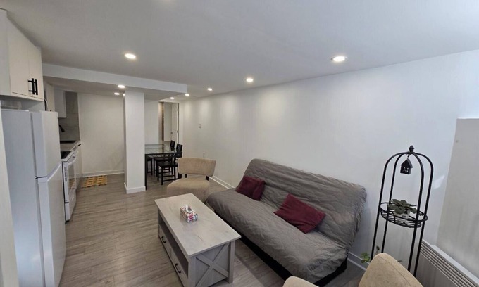 Cote-Des-Neiges—Notre-Dame-De-Grace Apartamento | Cozy 1 Bedroom Apartment near Down-town Montreal