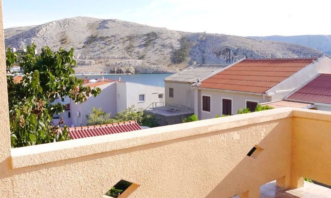 Metajna Apartamento | Acogedor apartamento de 1 dormitorio con vista al mar.