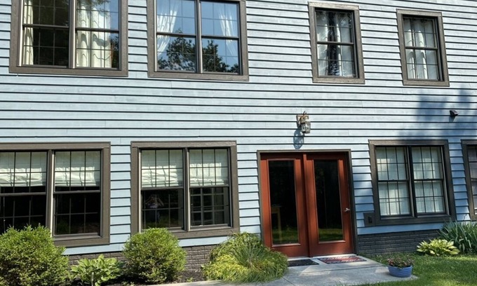 Lewisburg Apartamento | Cozy 1 bedroom apartment in a beautiful, woodsy neighborhood.