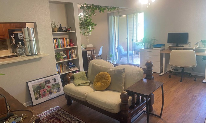 Sweetbriar Apartamento | Cozy 1-bedroom apartment in south Austin with WiFi, AC, & Pool