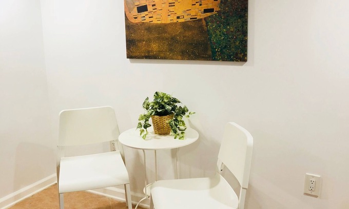 Kingman Park Casa | Acogedor apartamento de 1 dormitorio en la histórica Cap Hill House, capacidad para 5 personas, estacionamiento gratuito en el sitio