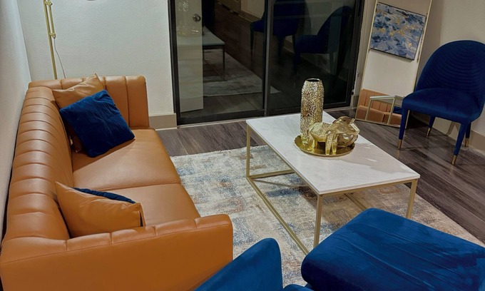 Midtown Condominio | Cozy 1-bedroom condo in fantastic Downtown Houston with fitness room, WiFi !