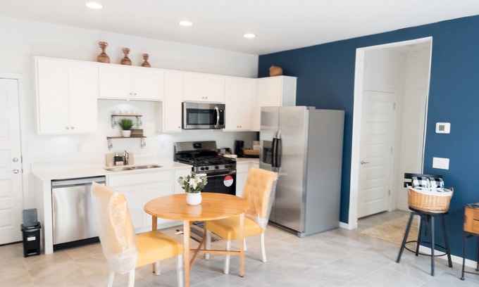 Avondale Apartamento | Bright Private Apt – Near Raceway & Sports!