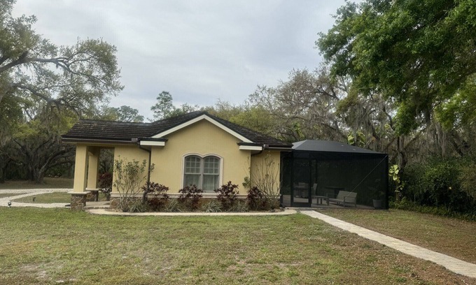 Braden River Casa | Cozy 1-bedroom house with AC and WiFi in adorable Sarasota on a 5 acre property