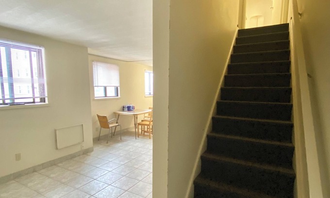 Waterloo Apartamento | Cozy 1-bedroom in 3-bed, 1-bath apartment in Waterloo with fitness room, WiFi