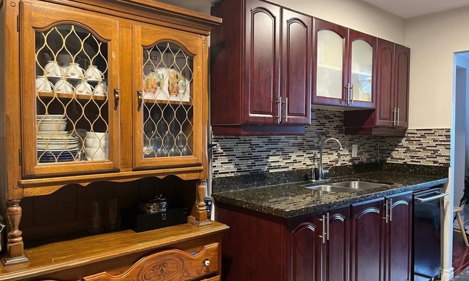 West Hill Condominio | Cozy 1-bedroom in SHARED condo